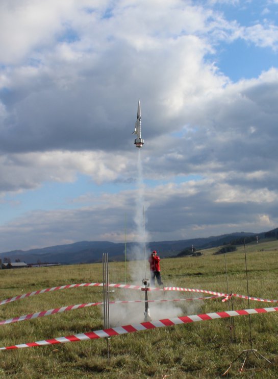 img_9250 nosic raketoplanu j caja - start